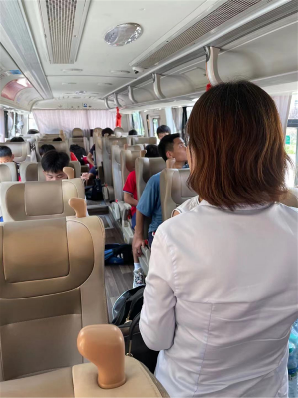 喜報(bào)！吉安外國語實(shí)驗(yàn)學(xué)校足球隊(duì)獲2021年吉安市第六屆中小學(xué)校園足球賽亞軍！(5月15日)160.png