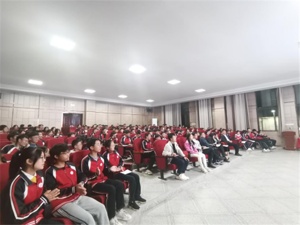 吉外高中部英語周活動：傾聽你的聲音 讀出你的風采（11月23日）111.png