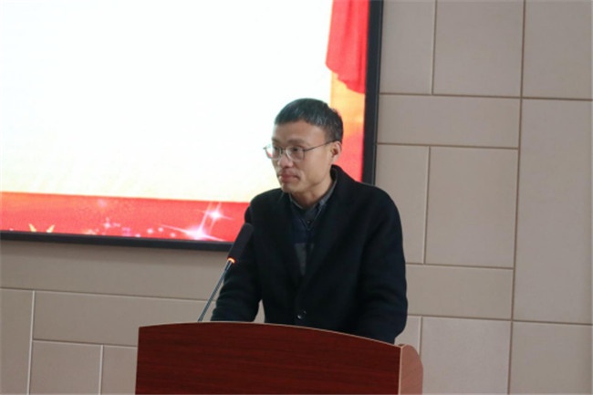 青藍(lán)攜手促提升 師徒結(jié)對(duì)展成效——吉安外國(guó)語(yǔ)實(shí)驗(yàn)學(xué)校“青藍(lán)工程”總結(jié)表彰大會(huì) （2月25日）1155.jpg