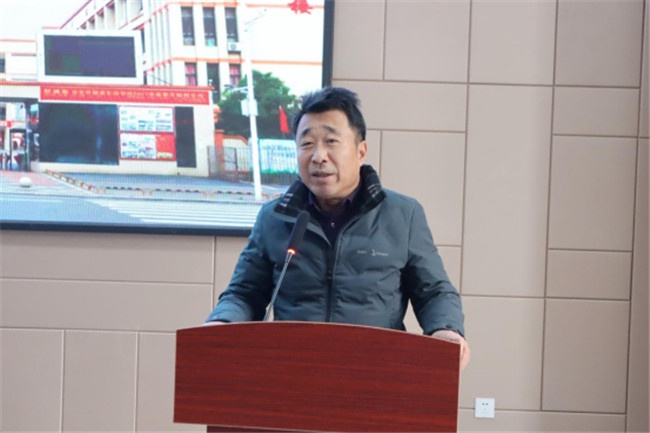 青藍(lán)攜手促提升 師徒結(jié)對(duì)展成效——吉安外國(guó)語(yǔ)實(shí)驗(yàn)學(xué)校“青藍(lán)工程”總結(jié)表彰大會(huì) （2月25日）1283.jpg